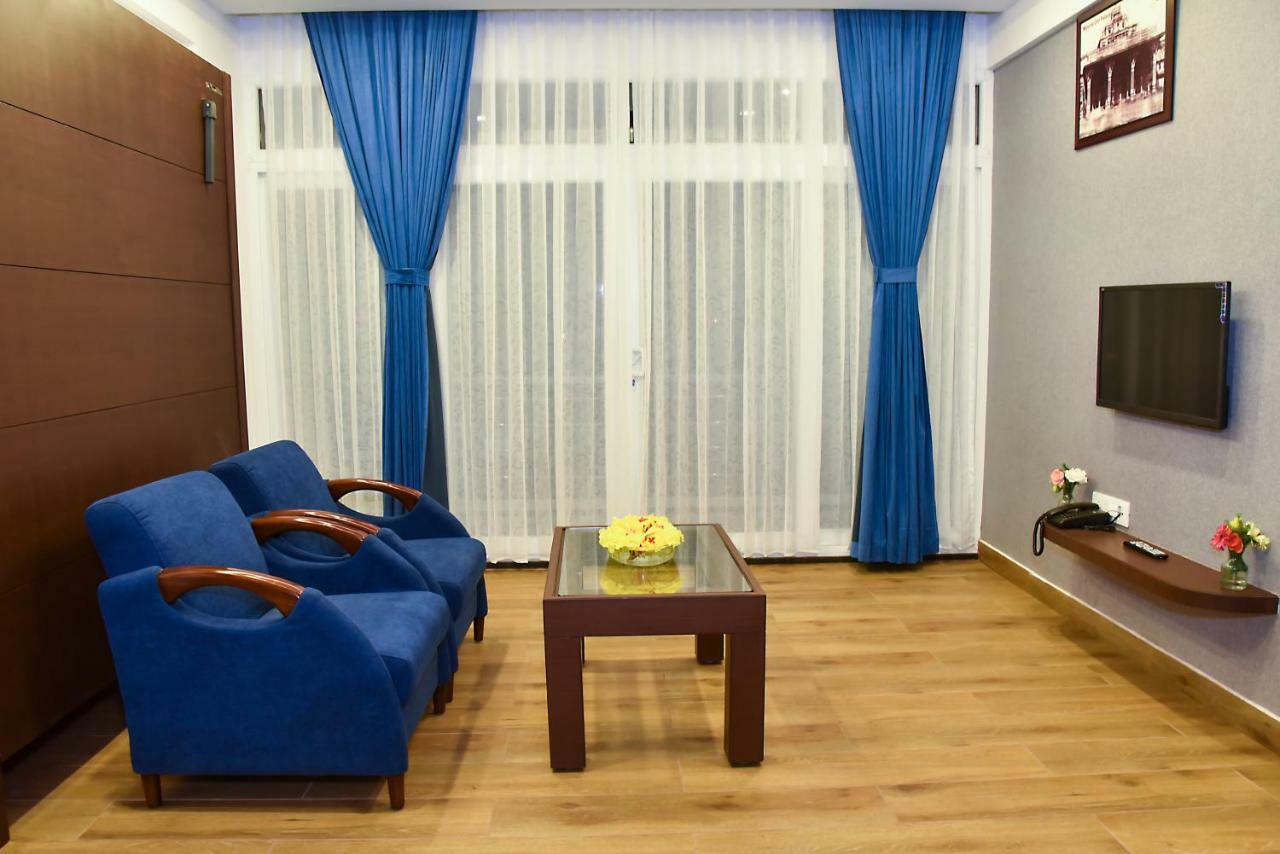 Silver Oak Hotel Mysore Buitenkant foto