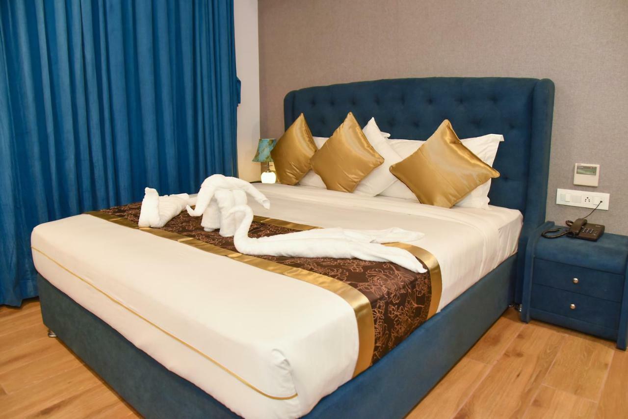 Silver Oak Hotel Mysore Buitenkant foto
