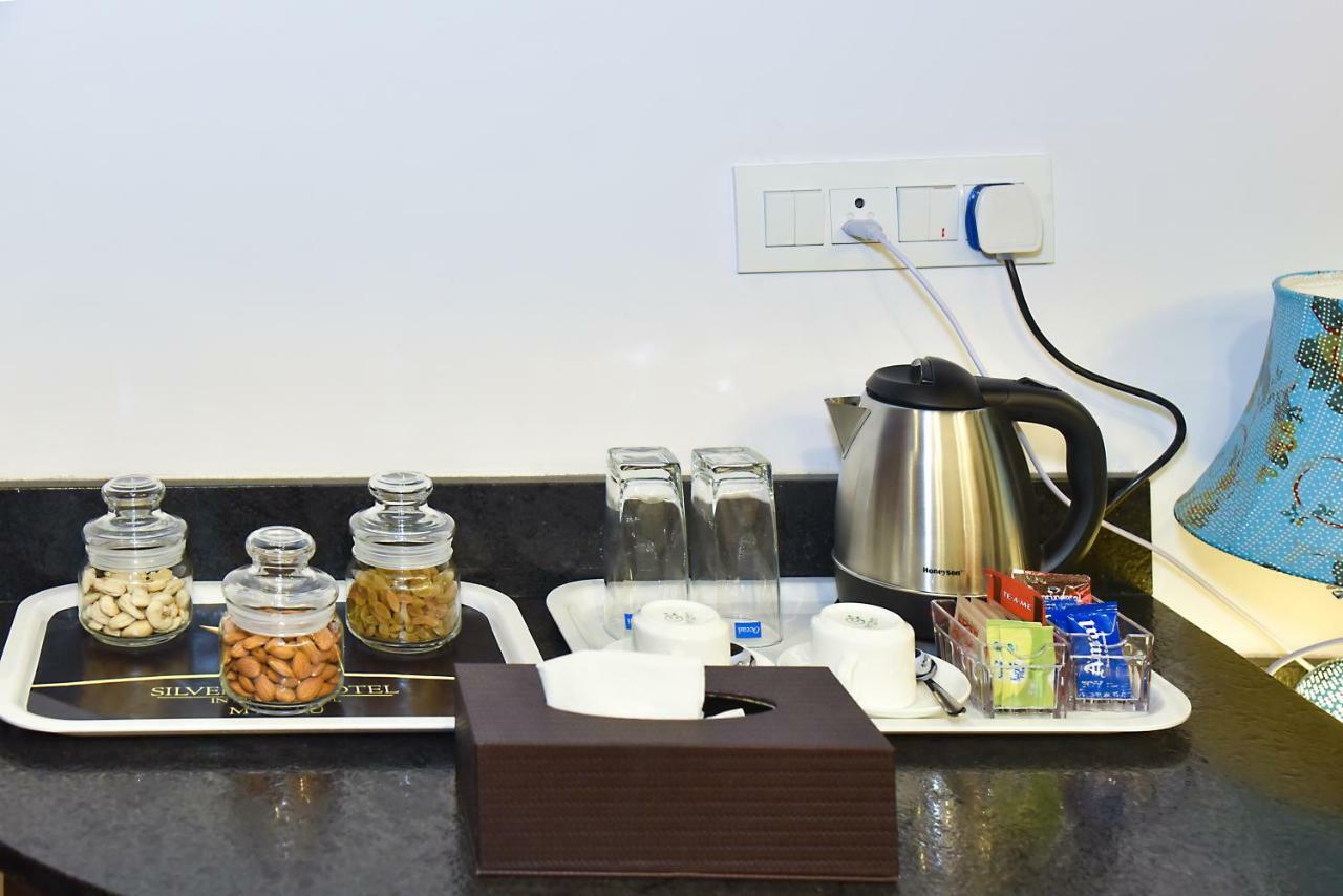 Silver Oak Hotel Mysore Buitenkant foto