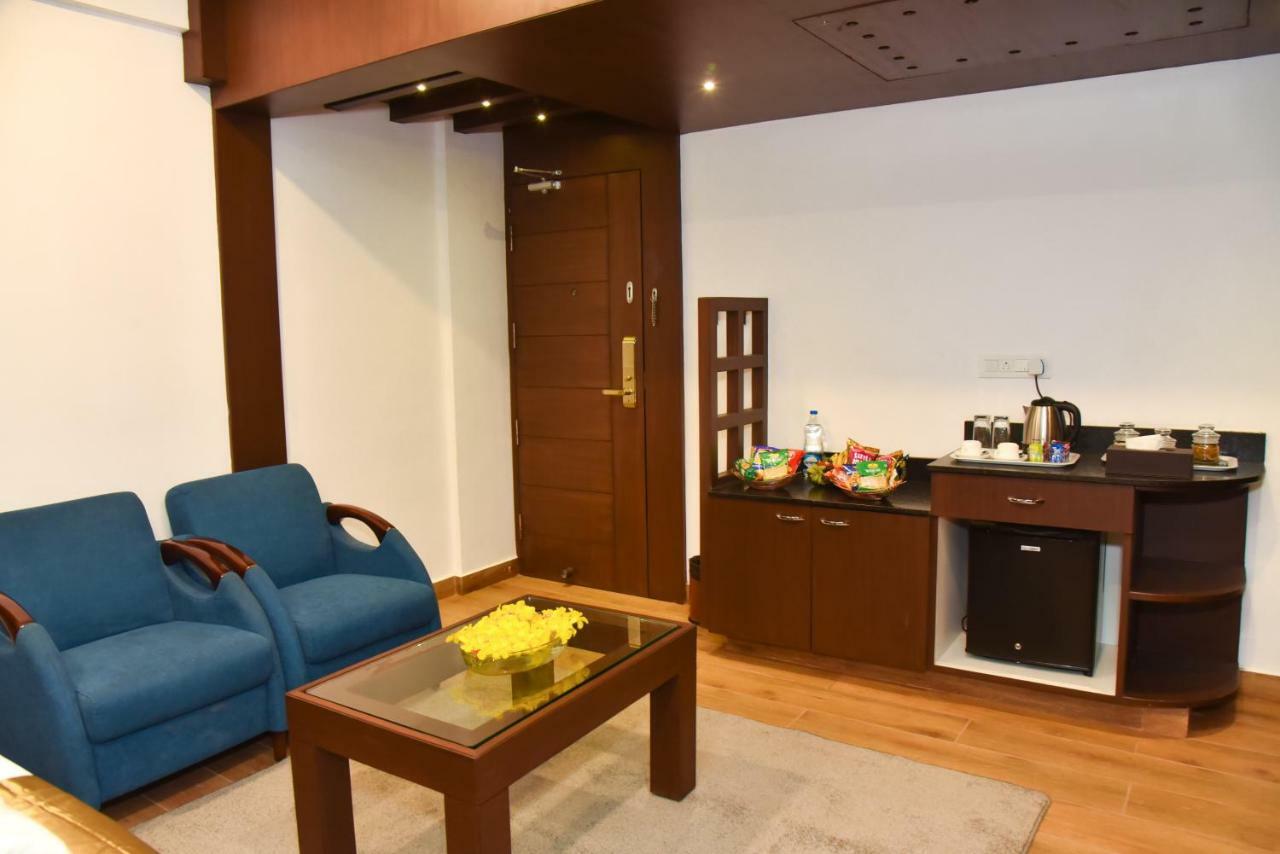 Silver Oak Hotel Mysore Buitenkant foto